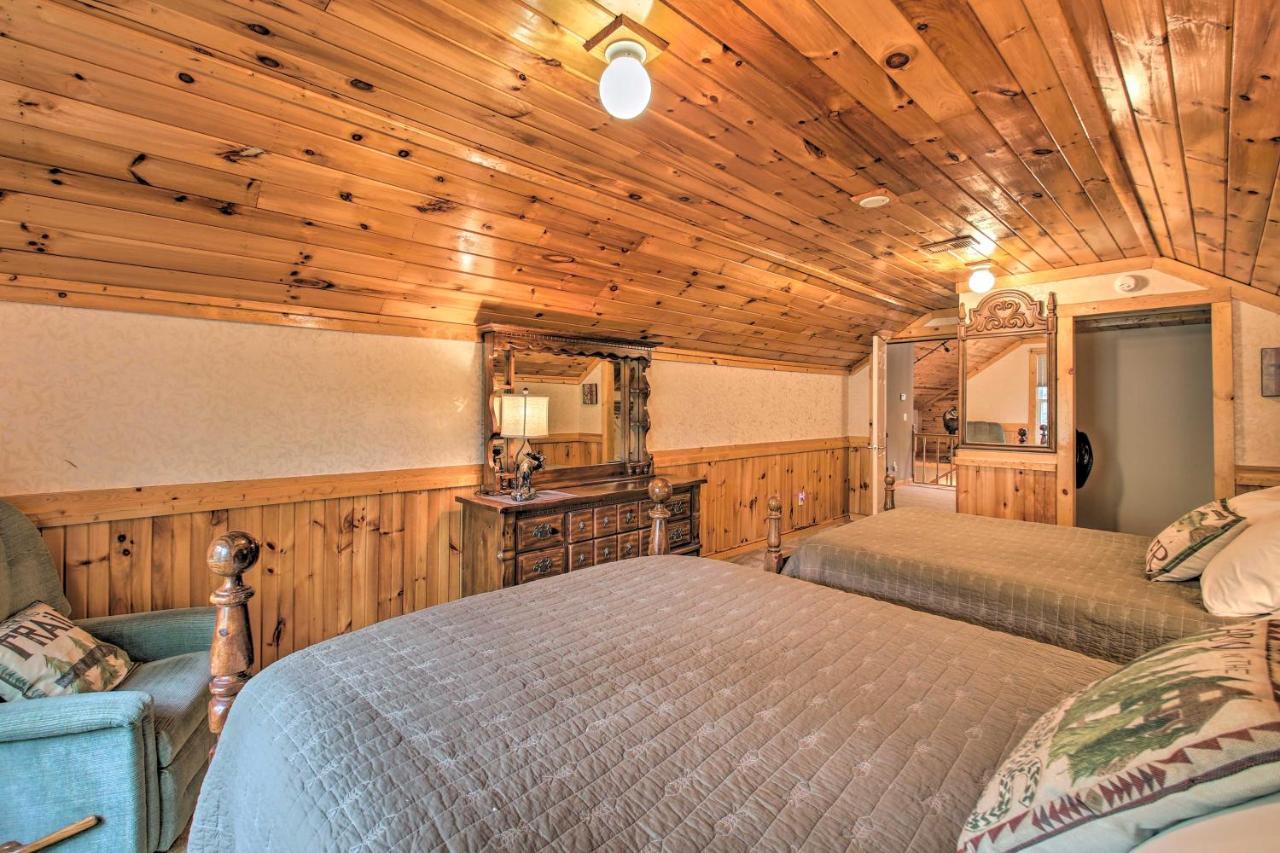 Lakeside Hot Springs Retreat With Kayaks And Boat Dock Hot Springs Village Exterior photo