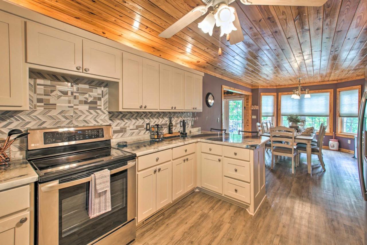 Lakeside Hot Springs Retreat With Kayaks And Boat Dock Hot Springs Village Exterior photo