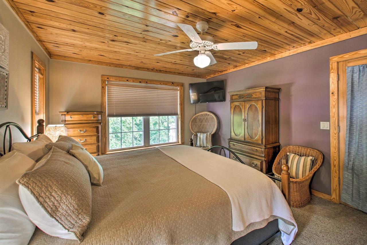 Lakeside Hot Springs Retreat With Kayaks And Boat Dock Hot Springs Village Exterior photo