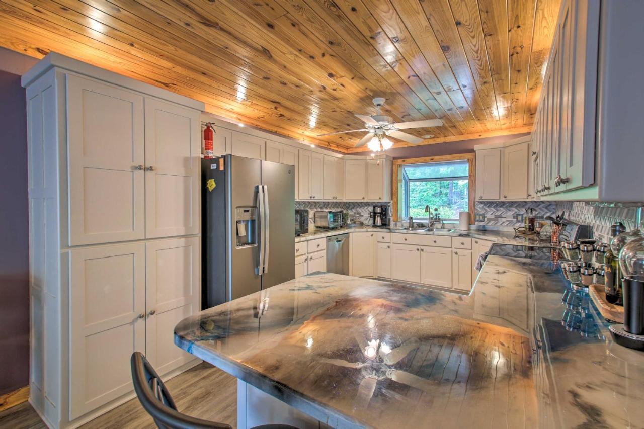 Lakeside Hot Springs Retreat With Kayaks And Boat Dock Hot Springs Village Exterior photo
