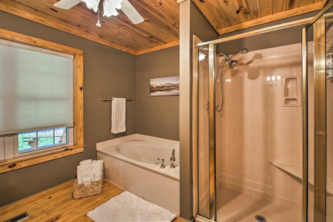 Lakeside Hot Springs Retreat With Kayaks And Boat Dock Hot Springs Village Exterior photo