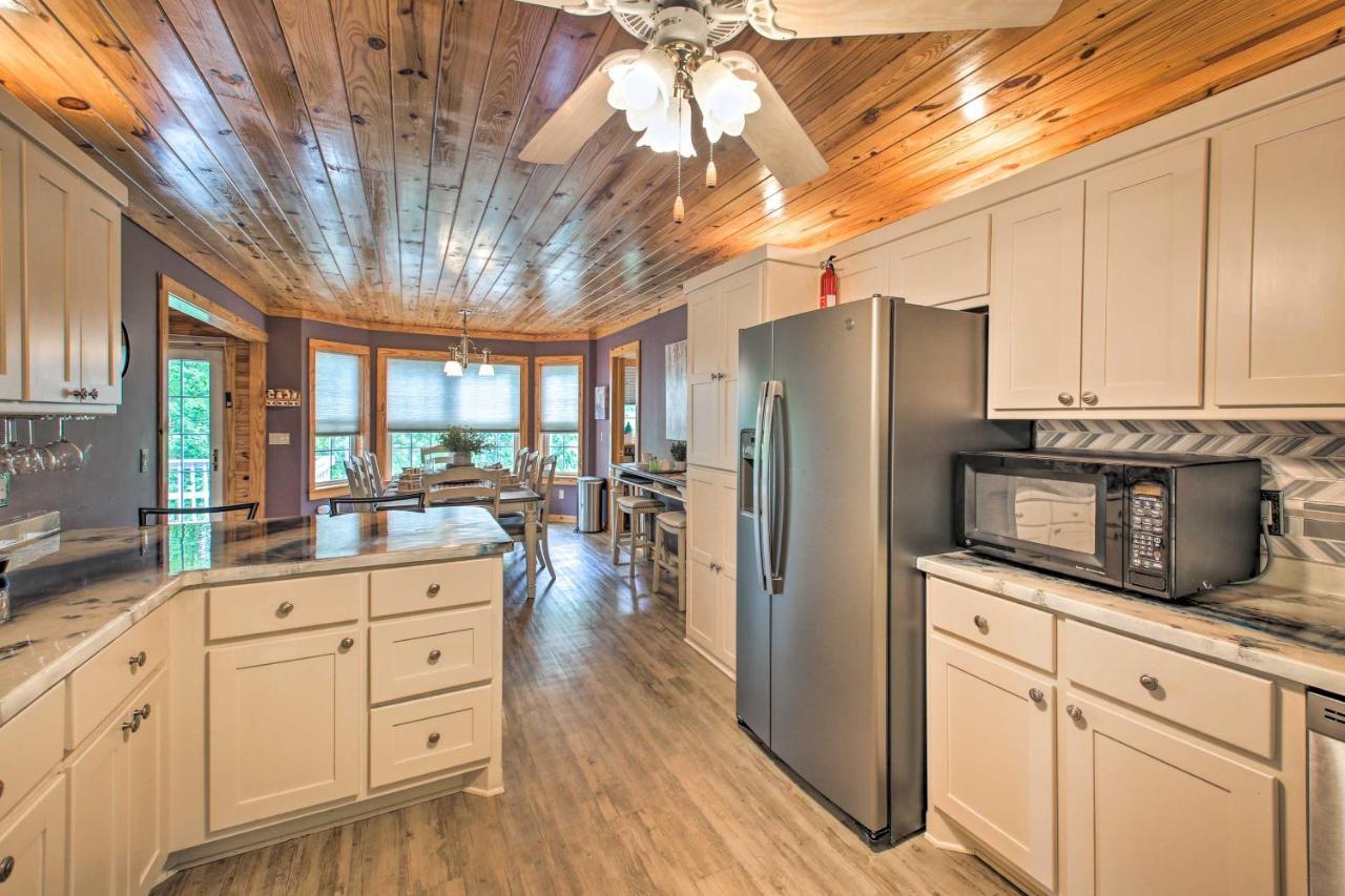 Lakeside Hot Springs Retreat With Kayaks And Boat Dock Hot Springs Village Exterior photo