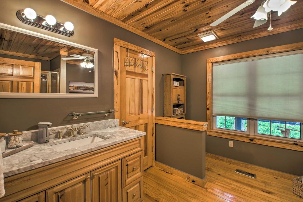 Lakeside Hot Springs Retreat With Kayaks And Boat Dock Hot Springs Village Exterior photo
