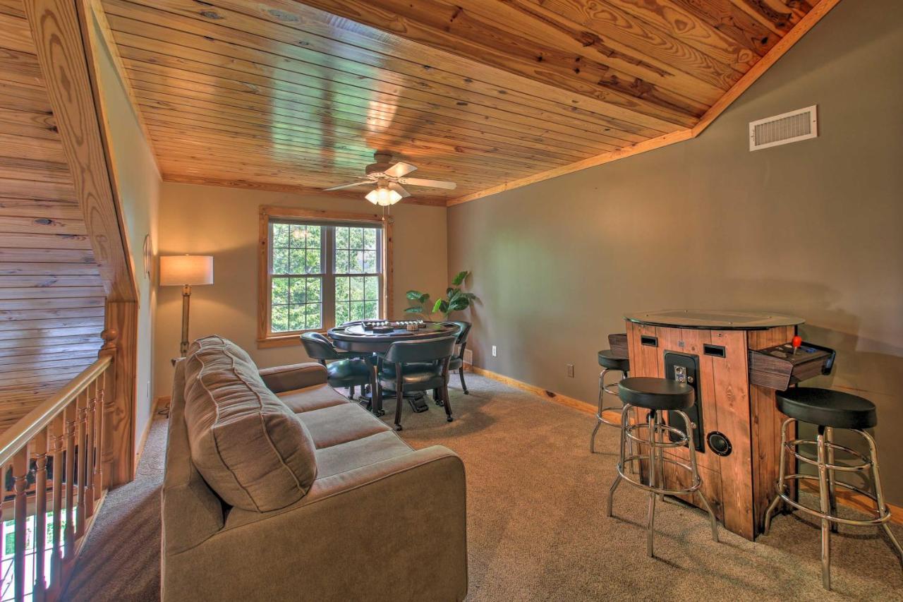 Lakeside Hot Springs Retreat With Kayaks And Boat Dock Hot Springs Village Exterior photo